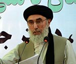 پرتاب کفش بسوی حکمتیار در نماز جمعه هرات